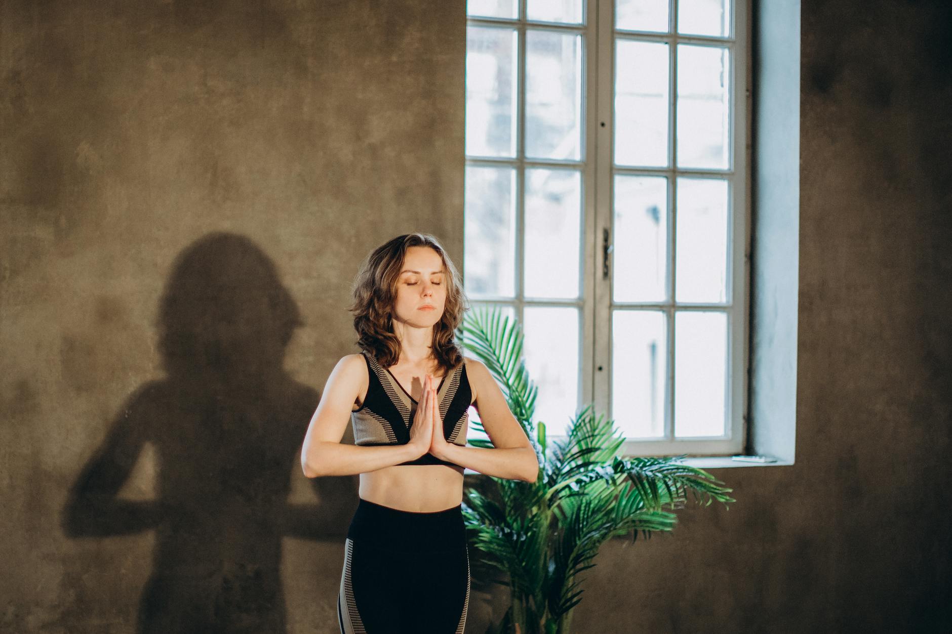 Frau, Die Yoga Praktiziert